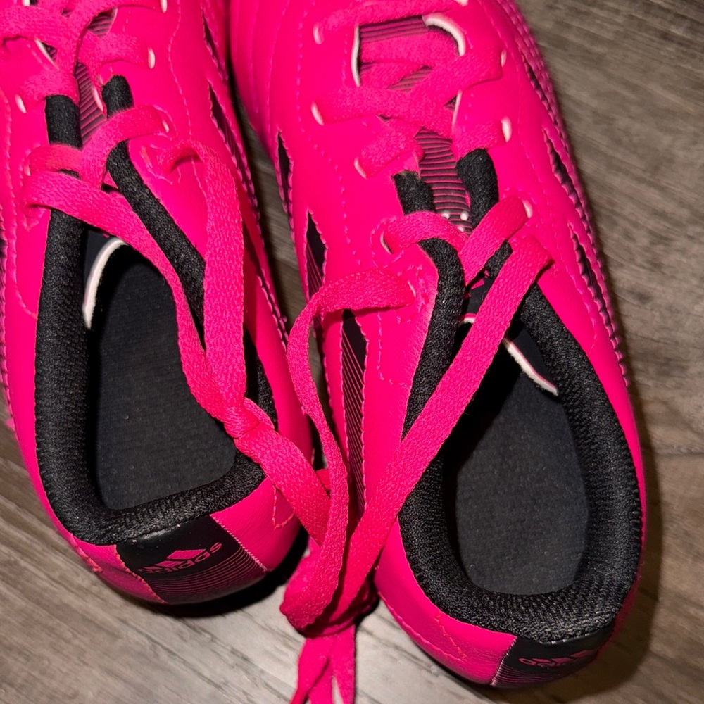 New Adidas kids Neon Pink Soccer Shoes soccer cleats sz 13.5 - Picture 5 of 6
